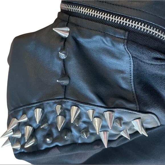 Shear Unique Daytrip Faux Leather Moto Blouse with Metal-tone Studs. Size Large. - Picture 8 of 12